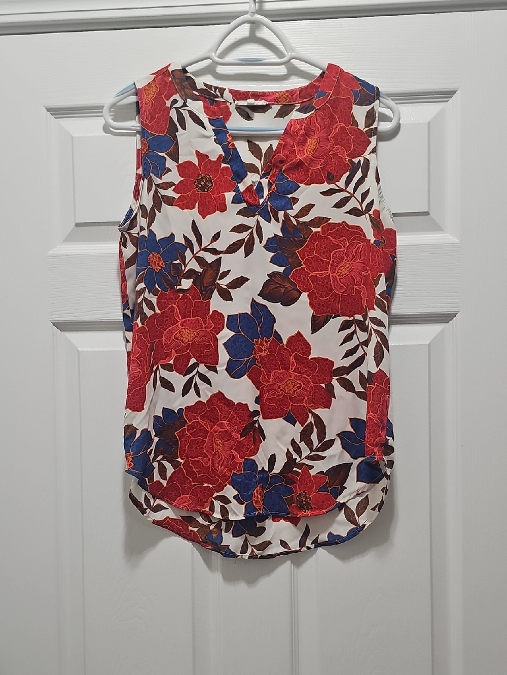 Maurices Red and Blue Floral Sleeveless V-Neck Camisole
